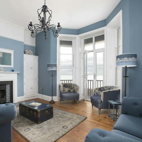 Relax in the cosy lounge, or step onto the balcony for a calming sea breeze