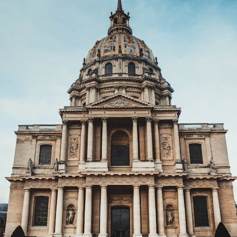 Stay five minutes walk from Les Invalides museum
