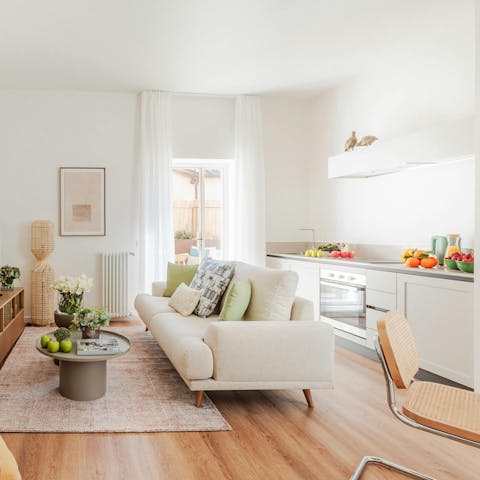 Have a glass of Prosecco in the light-filled living space