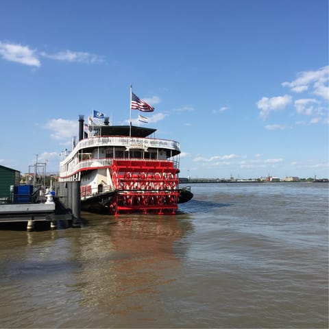 Board the Steamboat Natchez for an evening jazz cruise along the Mississippi, a ten-minute walk away