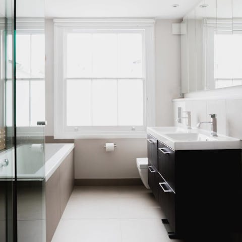 Relax and unwind with a bath – both bedrooms feature ensuite bathrooms with a tub