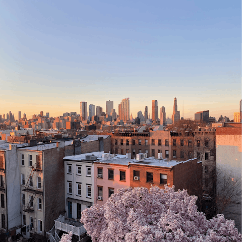 Hop on the L-train at Lorimer Street station for easy access to marvellous Manhattan – it's less than fifteen minutes away