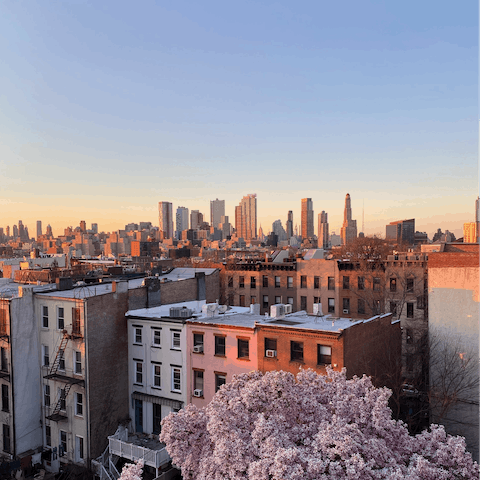 Hop on the L-train at Lorimer Street station for easy access to marvellous Manhattan – it's less than fifteen minutes away