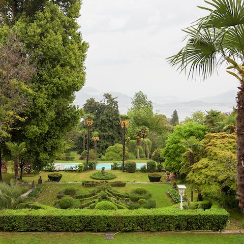 Discover the majestic beauty of Lake Maggiore from this home in Bavano