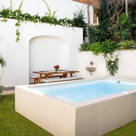 Savour the simple pleasure of drinks and dining outdoors
