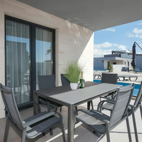 Enjoy alfresco dinners under the shade of the terrace
