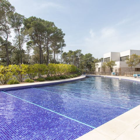 Enjoy the vast pool – will you swim laps or float on a lilo?