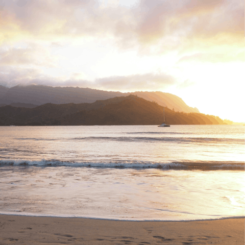 Walk just four minutes to beautiful Hanalei Beach