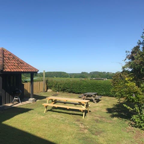 Sit out in the garden to read, catch some rays, or enjoy a homecooked meal gazing out over the fields that stretch to the horizon