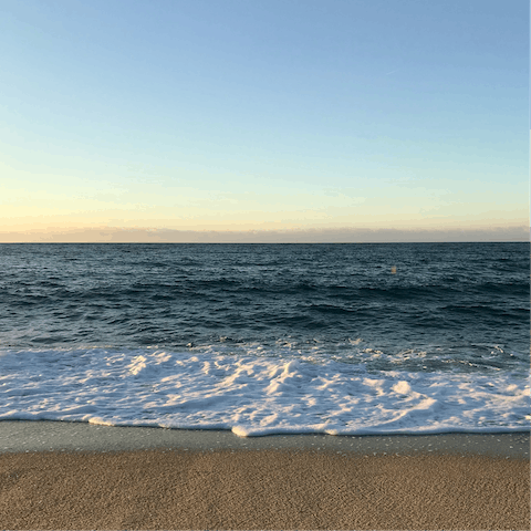Spend your days at the beach – it's a two-minute walk