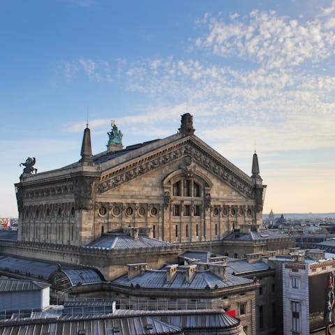Stay in a quintessential Parisian neighbourhood just five minutes from the Opéra Garnier