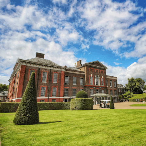 Stroll over to Kensington Palace, fifteen minutes away