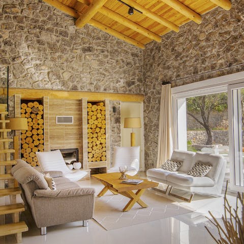 Enjoy an aperitif in the lounge