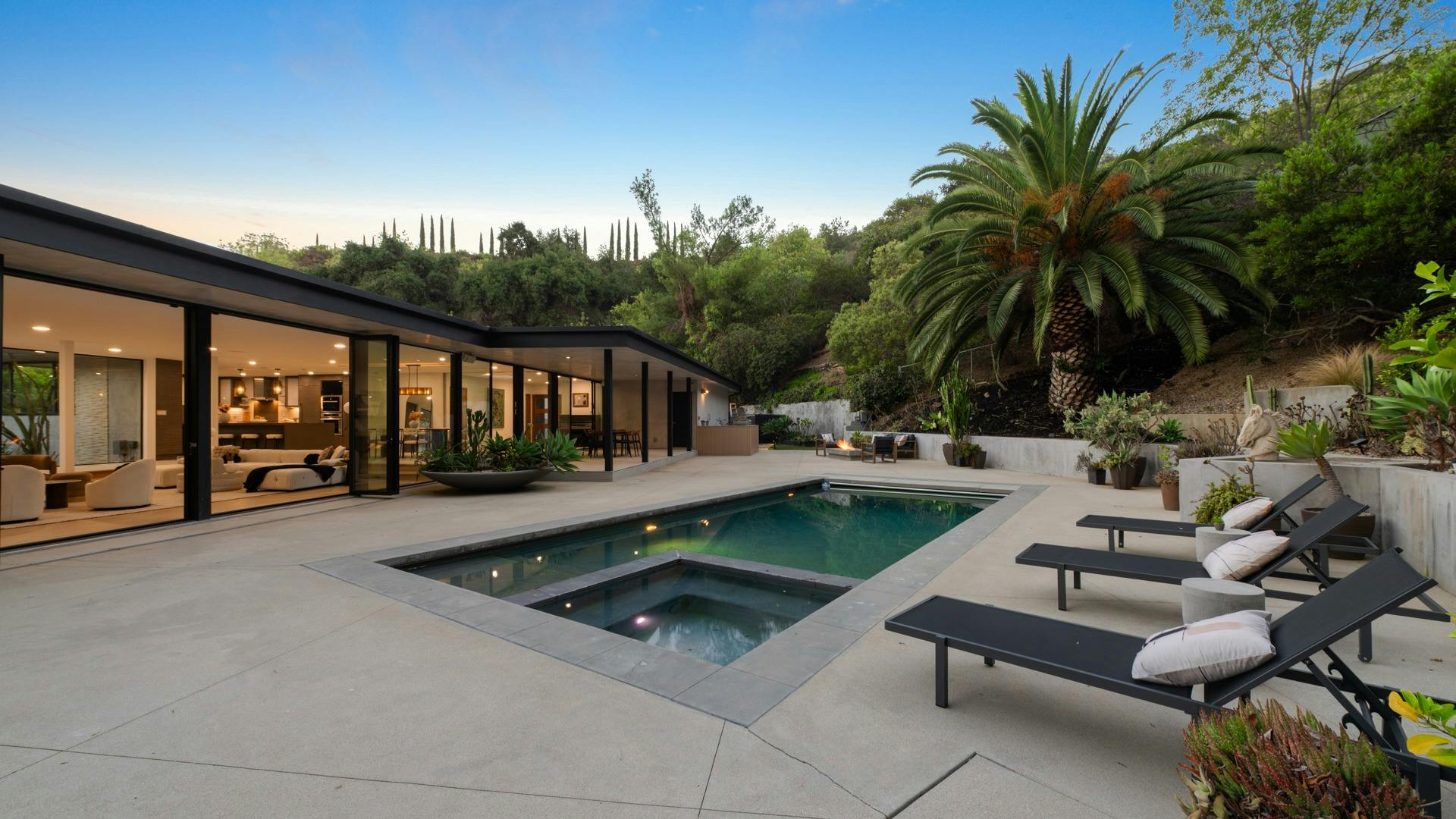 Beverly Modern