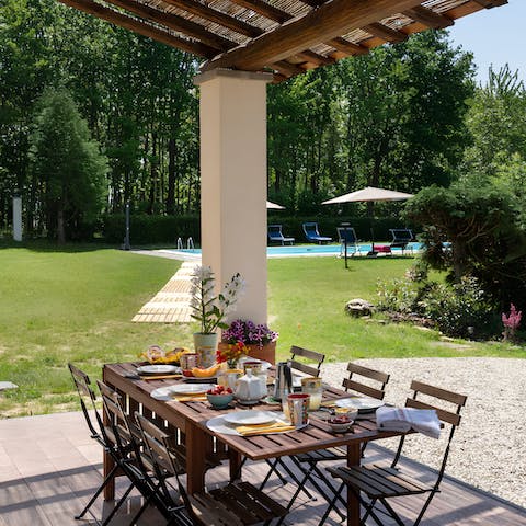 Enjoy a carbonara at the alfresco dining table