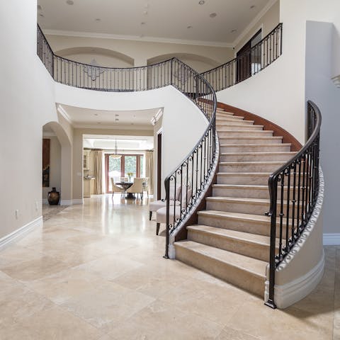 Feel like royalty as you enter through the grand entrance, after an afternoon of shopping in Beverly Hills – a twenty-minute drive away