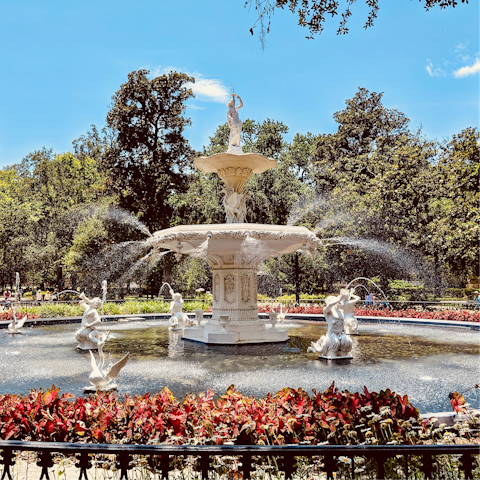 Discover the old-world charm of Savannah's walkable Historic District – it's right on your doorstep