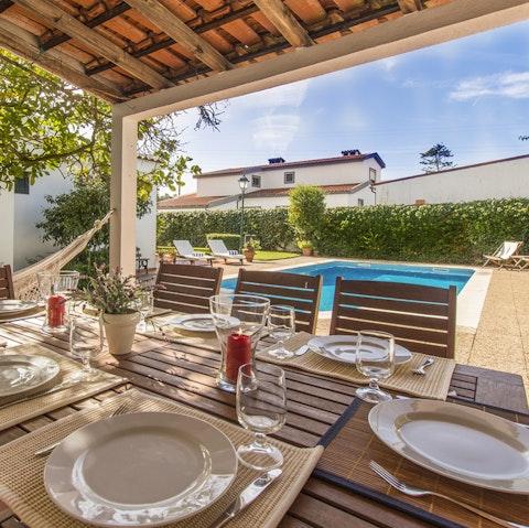 Enjoy alfresco meals in the shade