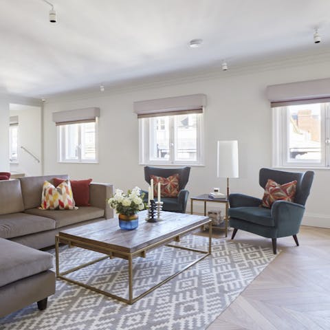 Unwind in a bright and comfortable living room after a day wandering in town