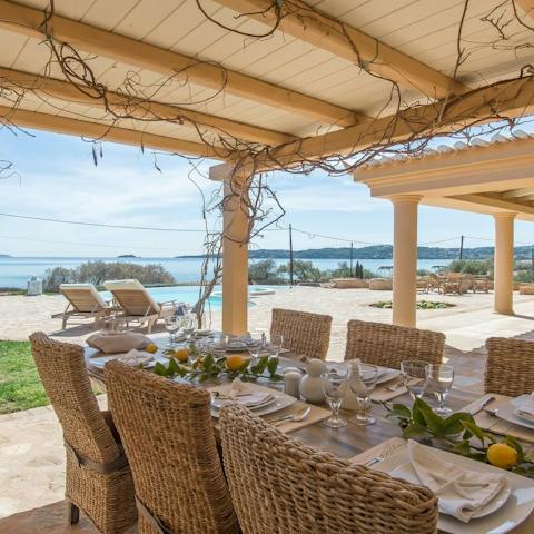 Serve up a delicious alfresco feast on the patio