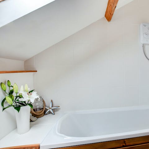Soak in the bathtub after a day on Barafundle Bay Beach, an eighteen-minute drive away