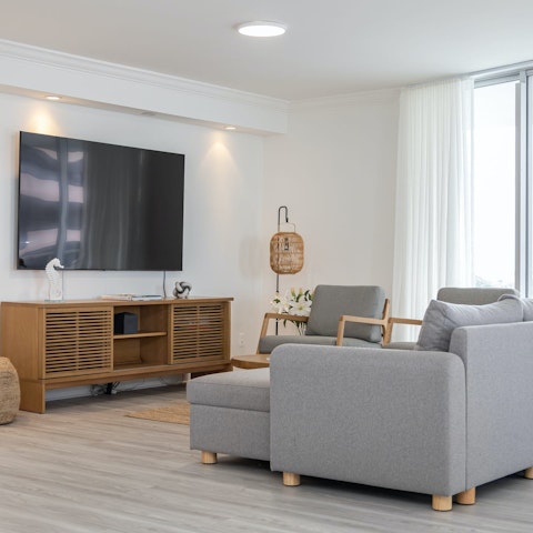 Unwind in the light-filled living space after a day on the beach