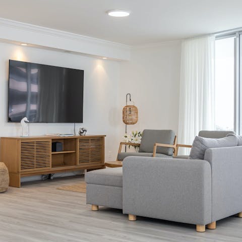 Unwind in the light-filled living space after a day on the beach