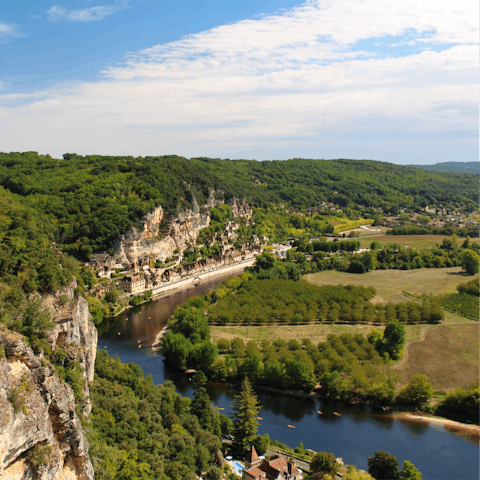 Stay just 3 kilometres away from Castillonnès