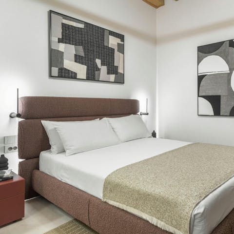 Cosy up in bed after a busy day exploring Venice on foot