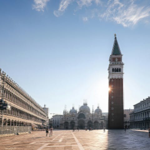 Stroll to St. Mark's Square in just four minutes