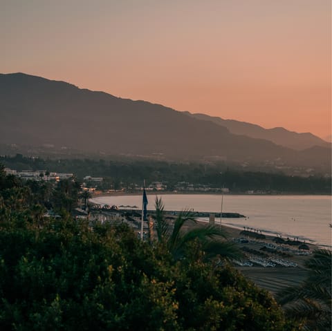 Enjoy the seclusion of the countryside, whilst being minutes away from bustling Marbella