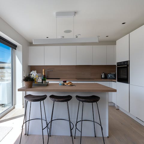 Rustle up a bite to eat & a coffee in the fully–equipped kitchen