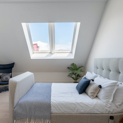 Sink into the Egyptian cotton sheets & enjoy a well–deserved night's sleep