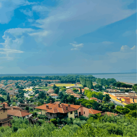 Stay a short drive from the shore of Lake Trasimeno