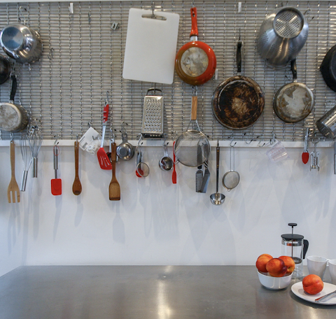 The well-equipped kitchen