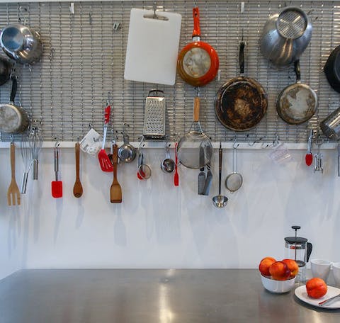 The well-equipped kitchen