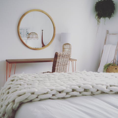 Get some work done at the desk in the main bedroom, or use the large mirror to get ready for a night out on the town