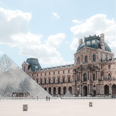 Walk to the Louvre Museum in just two minutes