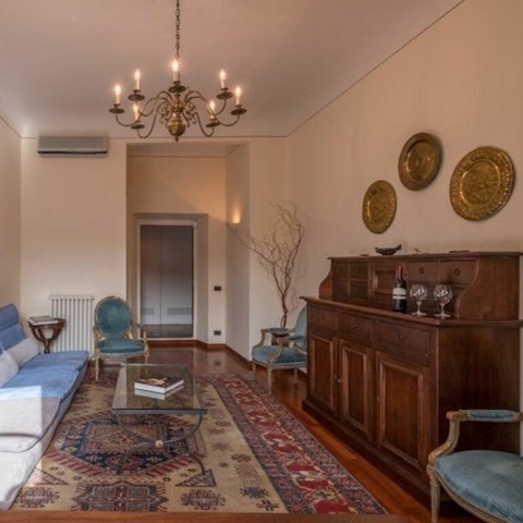 Pour yourself a glass of primitivo as you get comfy among antiques in the lounge