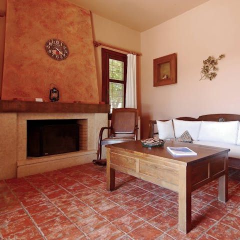 Curl up by the feature fireplace on cooler evenings