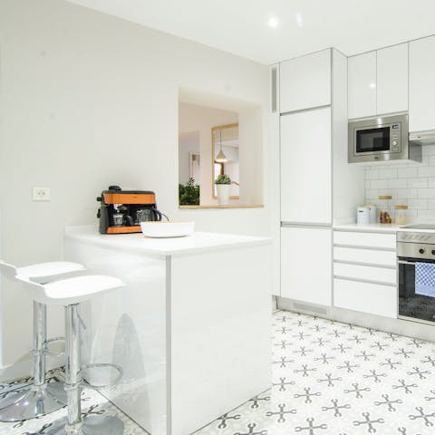 Start the day with a fresh coffee at the breakfast bar