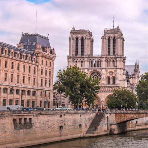 Stroll across the Seine to admire the Notre Dame