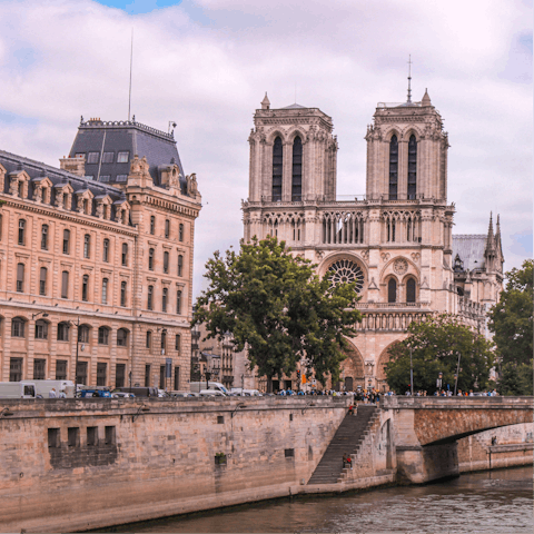 Stroll across the Seine to admire the Notre Dame