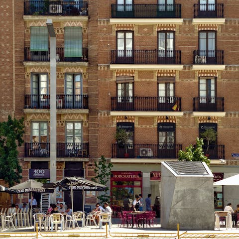 Explore your glamorous Salamanca neighbourhood – the National Archaeological Museum is a fifteen-minute walk away