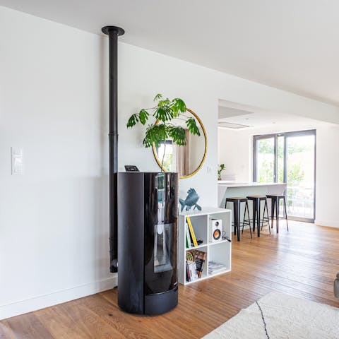 Cosy up in front of the contemporary fireplace in winter