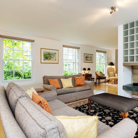 Kick back with a glass of wine in the bright living room after a day of London sightseeing