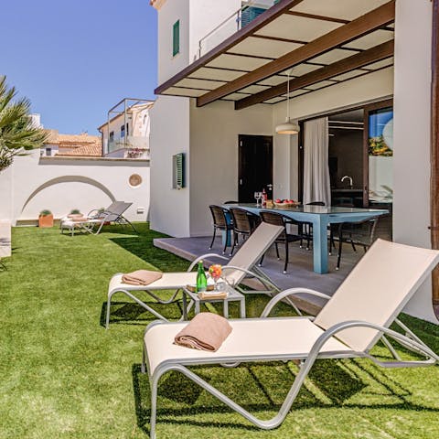 Dine alfresco and then lounge out in the sun