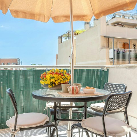 Relax on the balcony – ideal for coffee breaks or leisurely lunches