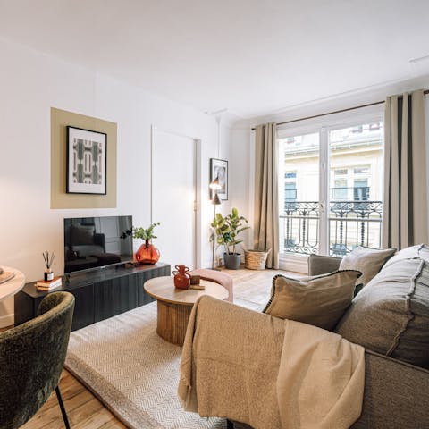 Unwind with a glass of wine after a visit to the nearby Louvre