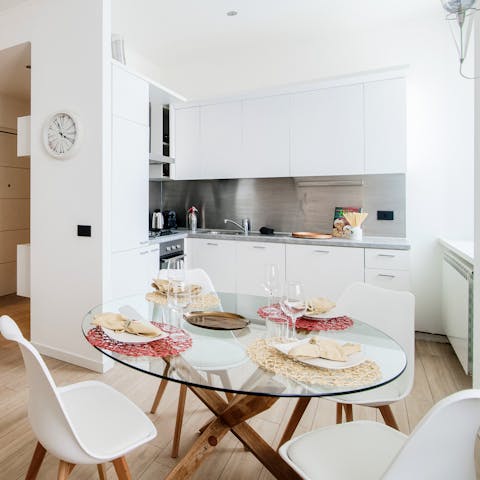 Tuck into sociable meals around the dinner table